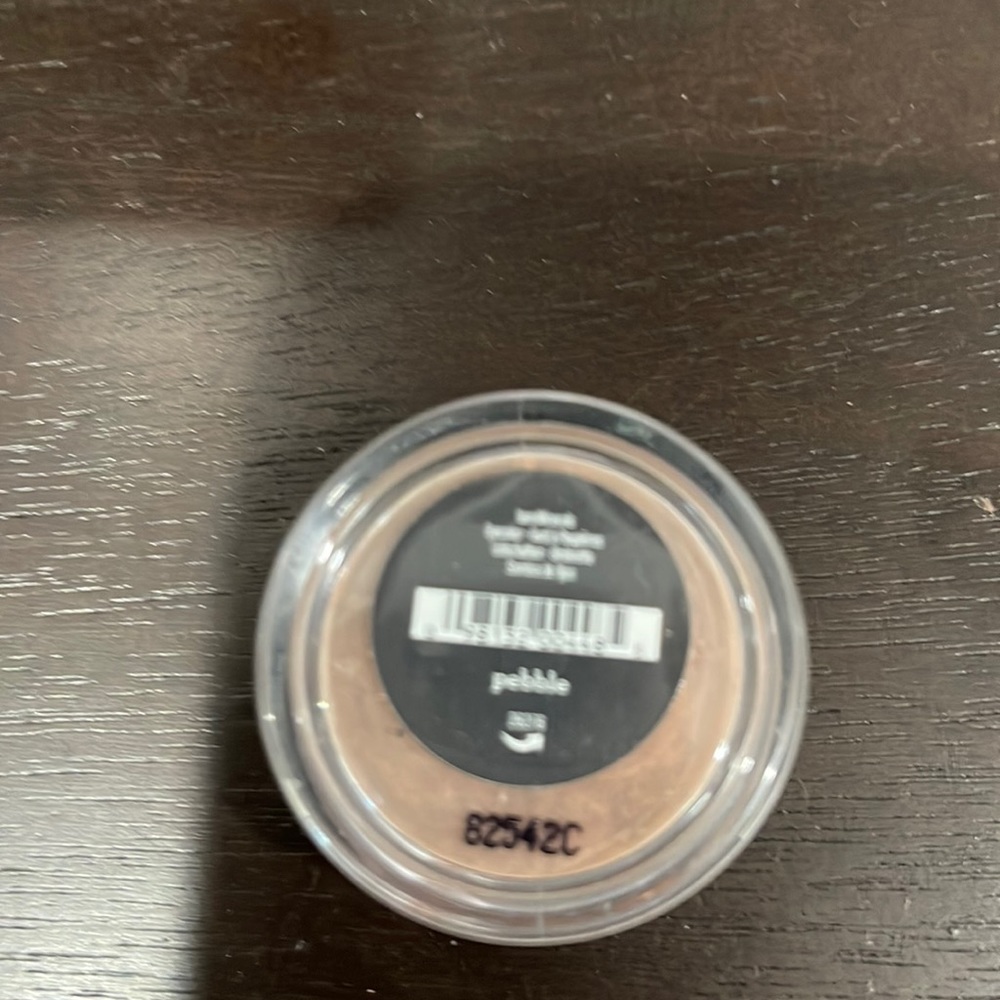 Bare Minerals Loose Eyeshadow color is “pebble”